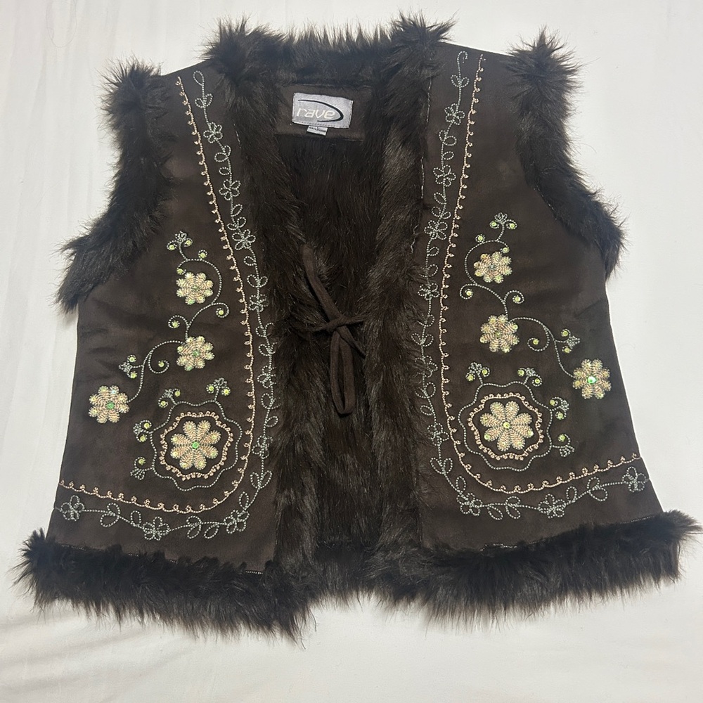Rave vintage brown floral embroidered faux fur trim vest. Women’s Size L.